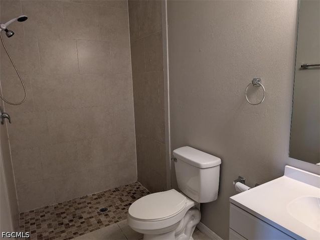 1935 NE 6th ST, Cape Coral, FL 33909