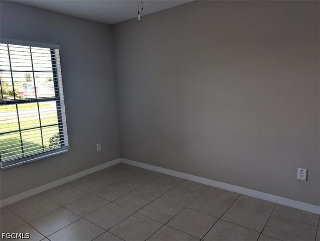 1935 NE 6th ST, Cape Coral, FL 33909