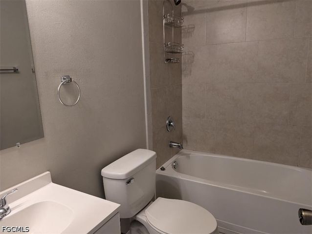 1935 NE 6th ST, Cape Coral, FL 33909