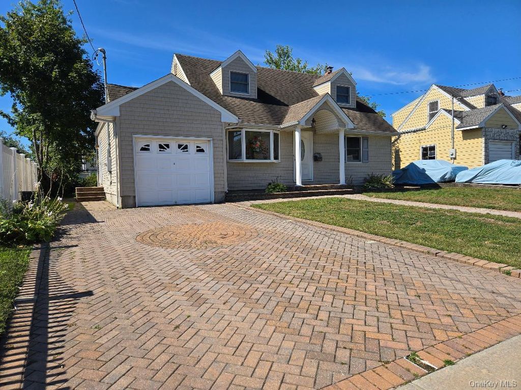 48 Circle Drive, Westbury, NY 11590