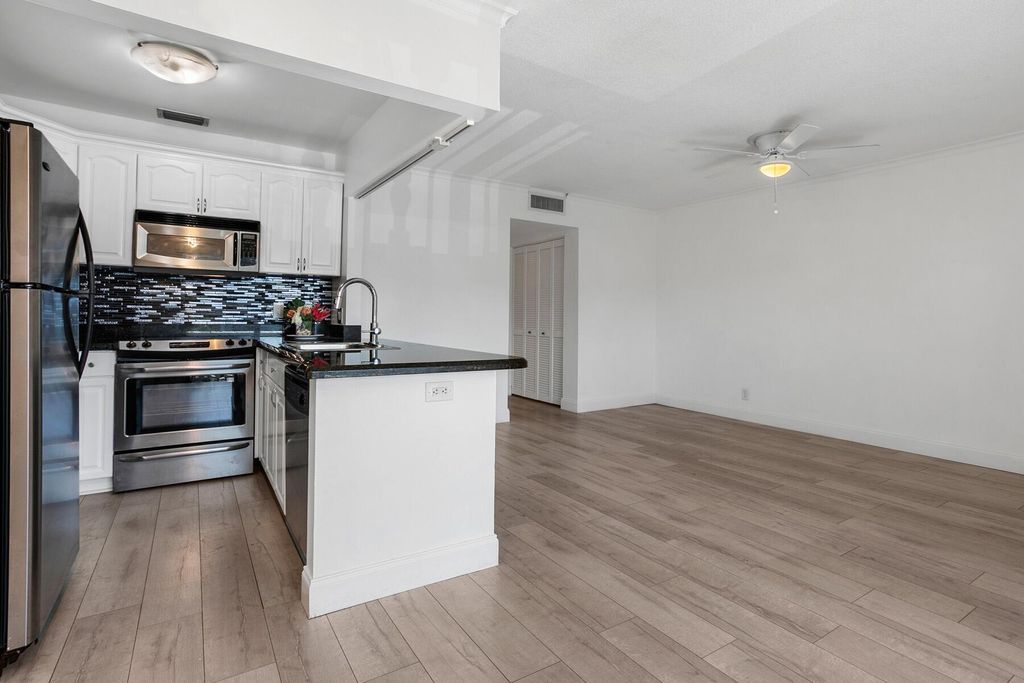 4201 S Ocean Boulevard J4, South Palm Beach, FL 33480