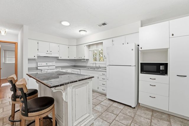 854 S Section Line Road, Delaware, OH 43015