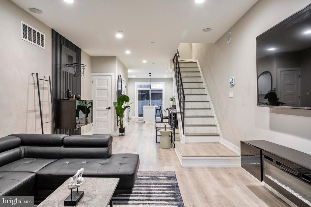 2242 N REESE ST, Philadelphia, PA 19133