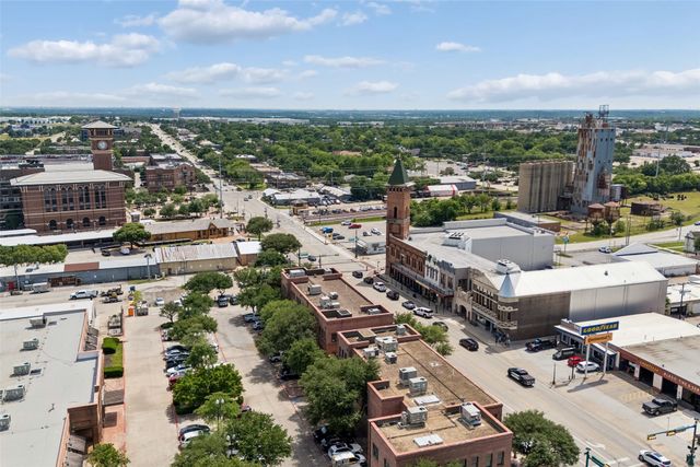 1110 S Pine Street, Grapevine, TX 76051
