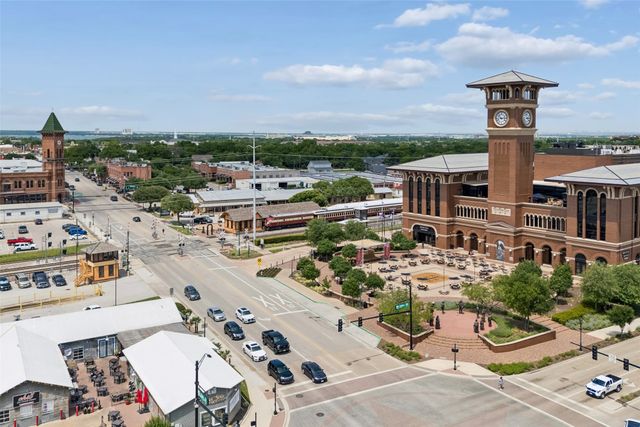 1110 S Pine Street, Grapevine, TX 76051