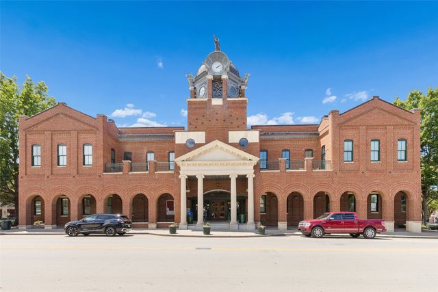 1110 S Pine Street, Grapevine, TX 76051