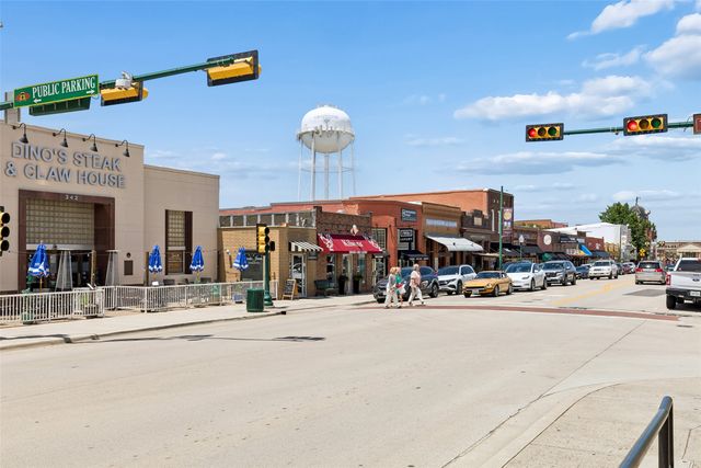 1110 S Pine Street, Grapevine, TX 76051