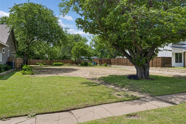 1110 S Pine Street, Grapevine, TX 76051