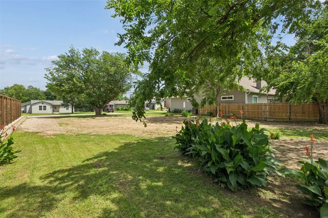 1110 S Pine Street, Grapevine, TX 76051