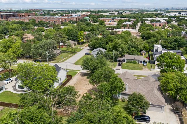 1110 S Pine Street, Grapevine, TX 76051