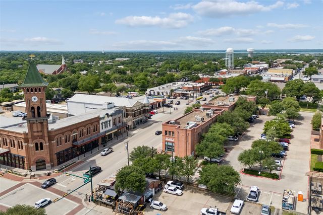 1110 S Pine Street, Grapevine, TX 76051