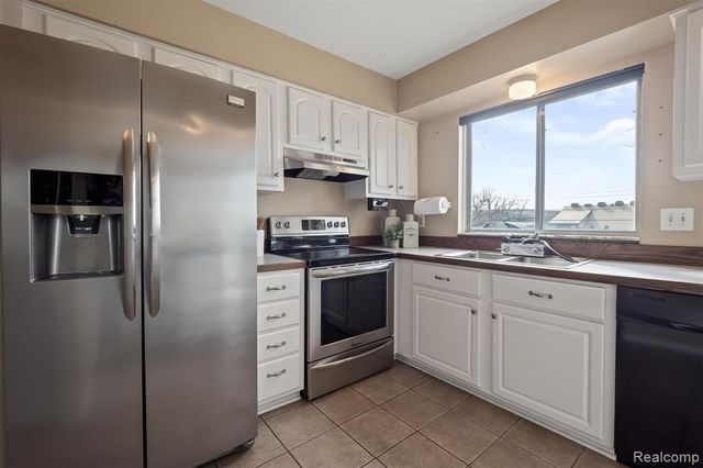 3606 Hi Lure Drive, Lake Orion, MI 48360