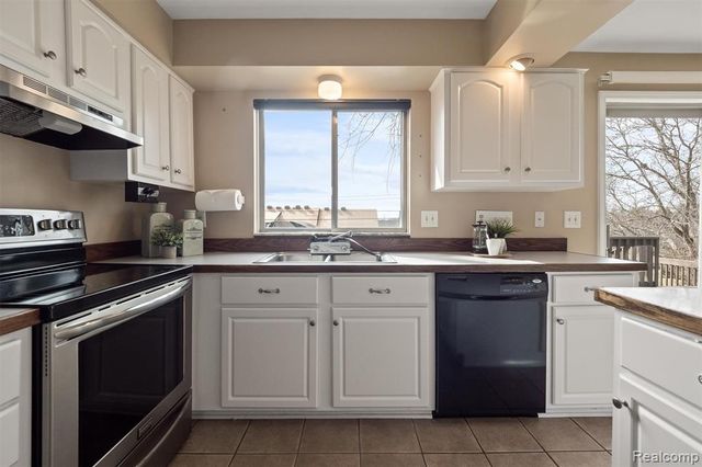 3606 Hi Lure Drive, Lake Orion, MI 48360