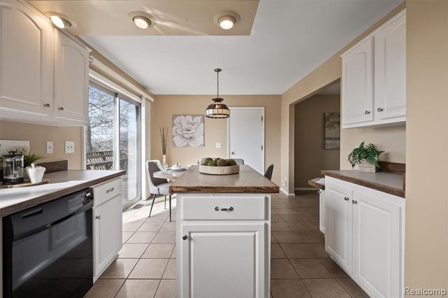 3606 Hi Lure Drive, Lake Orion, MI 48360