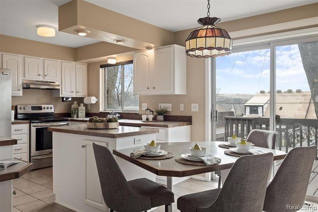 3606 Hi Lure Drive, Lake Orion, MI 48360