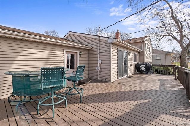 3606 Hi Lure Drive, Lake Orion, MI 48360