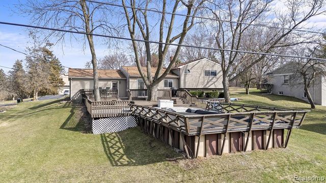 3606 Hi Lure Drive, Lake Orion, MI 48360