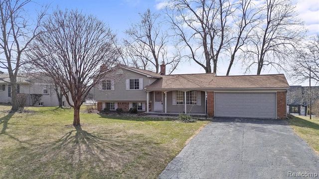 3606 Hi Lure Drive, Lake Orion, MI 48360