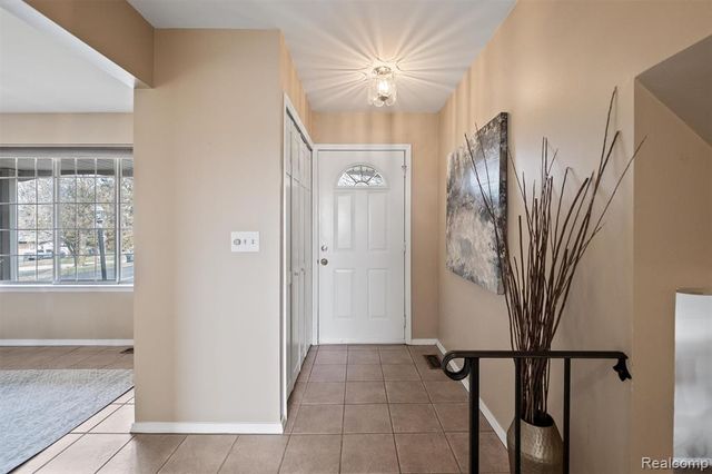 3606 Hi Lure Drive, Lake Orion, MI 48360