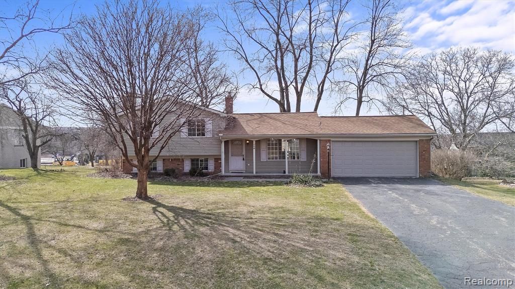 3606 Hi Lure Drive, Lake Orion, MI 48360