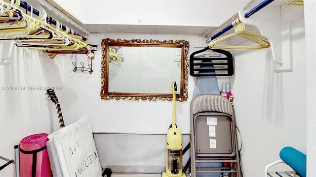 4000 NW 44th Ave 306, Lauderdale Lakes, FL 33319