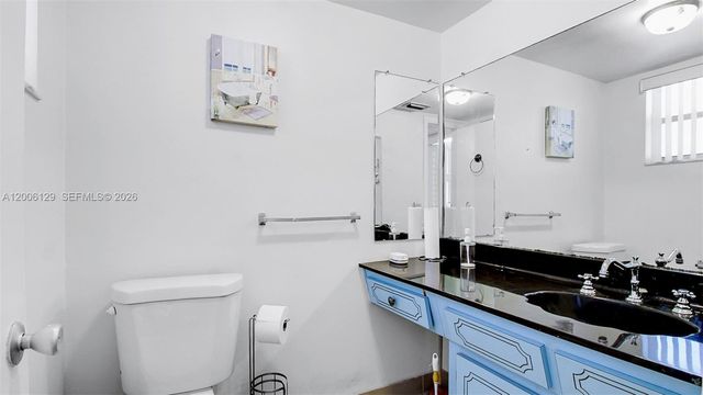 4000 NW 44th Ave 306, Lauderdale Lakes, FL 33319