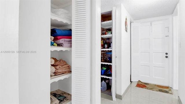 4000 NW 44th Ave 306, Lauderdale Lakes, FL 33319