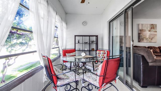 4000 NW 44th Ave 306, Lauderdale Lakes, FL 33319