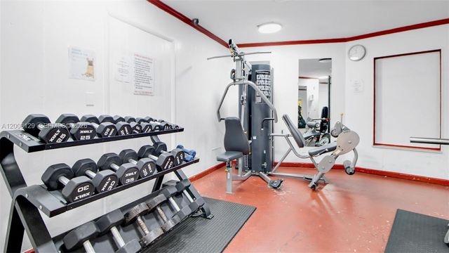 4000 NW 44th Ave 306, Lauderdale Lakes, FL 33319