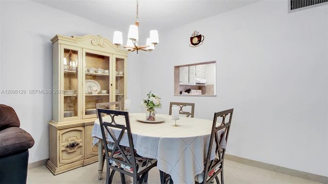 4000 NW 44th Ave 306, Lauderdale Lakes, FL 33319