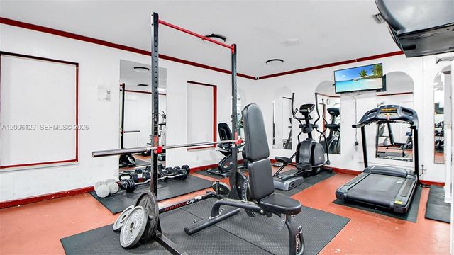 4000 NW 44th Ave 306, Lauderdale Lakes, FL 33319