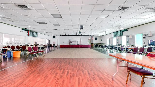 4000 NW 44th Ave 306, Lauderdale Lakes, FL 33319