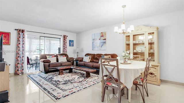 4000 NW 44th Ave 306, Lauderdale Lakes, FL 33319