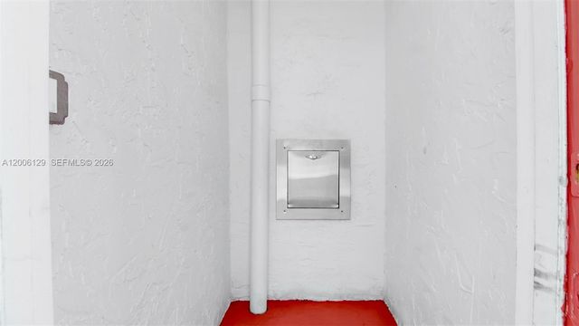 4000 NW 44th Ave 306, Lauderdale Lakes, FL 33319