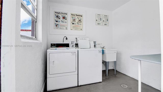 4000 NW 44th Ave 306, Lauderdale Lakes, FL 33319