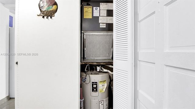 4000 NW 44th Ave 306, Lauderdale Lakes, FL 33319