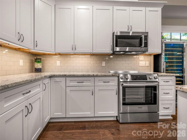 217 Hogans View Circle, Hendersonville, NC 28739