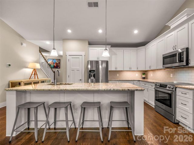 217 Hogans View Circle, Hendersonville, NC 28739