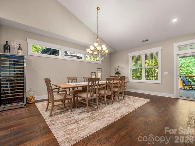 217 Hogans View Circle, Hendersonville, NC 28739