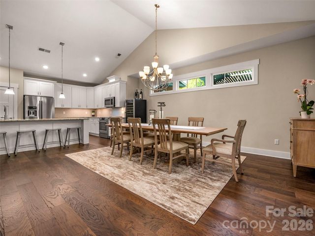 217 Hogans View Circle, Hendersonville, NC 28739