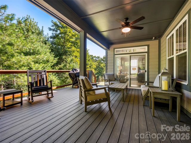 217 Hogans View Circle, Hendersonville, NC 28739