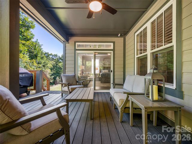 217 Hogans View Circle, Hendersonville, NC 28739