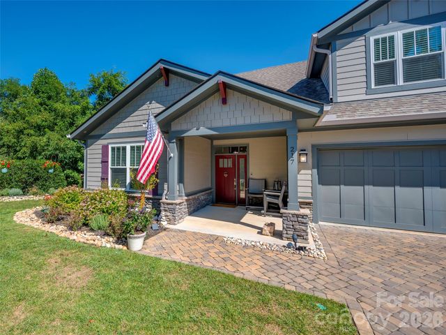 217 Hogans View Circle, Hendersonville, NC 28739