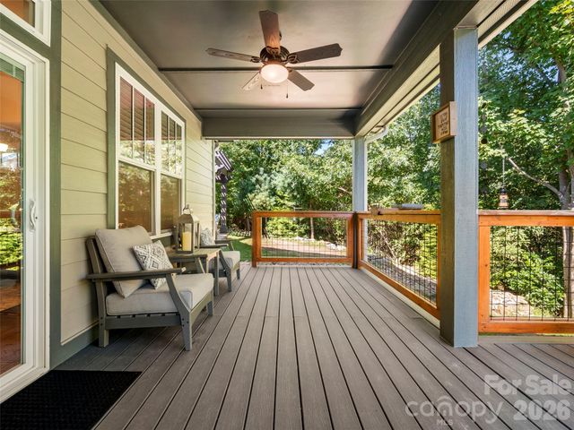217 Hogans View Circle, Hendersonville, NC 28739