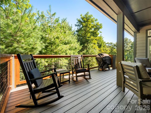 217 Hogans View Circle, Hendersonville, NC 28739