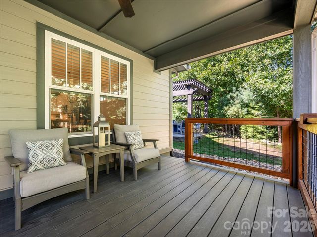 217 Hogans View Circle, Hendersonville, NC 28739