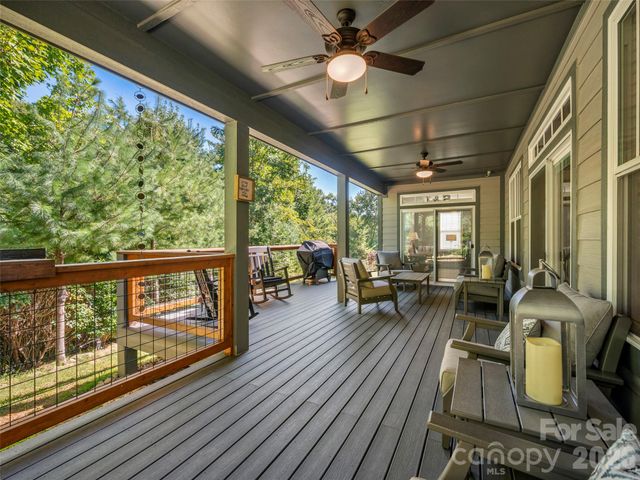 217 Hogans View Circle, Hendersonville, NC 28739