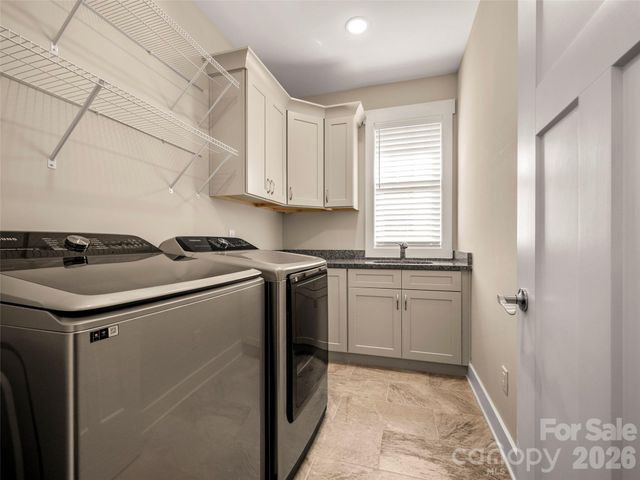 217 Hogans View Circle, Hendersonville, NC 28739