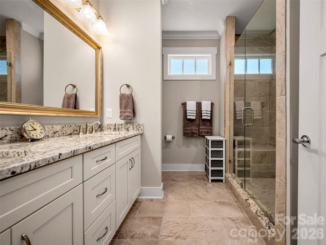 217 Hogans View Circle, Hendersonville, NC 28739