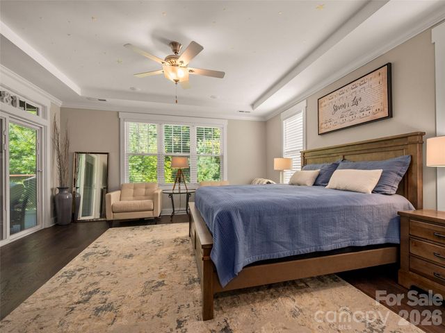 217 Hogans View Circle, Hendersonville, NC 28739